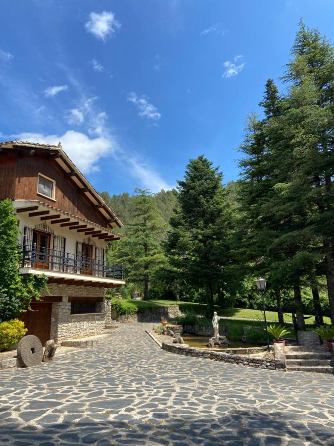 Bed and Breakfast Els Avets De La Muga Sant Llorenc de la Muga Esterno foto